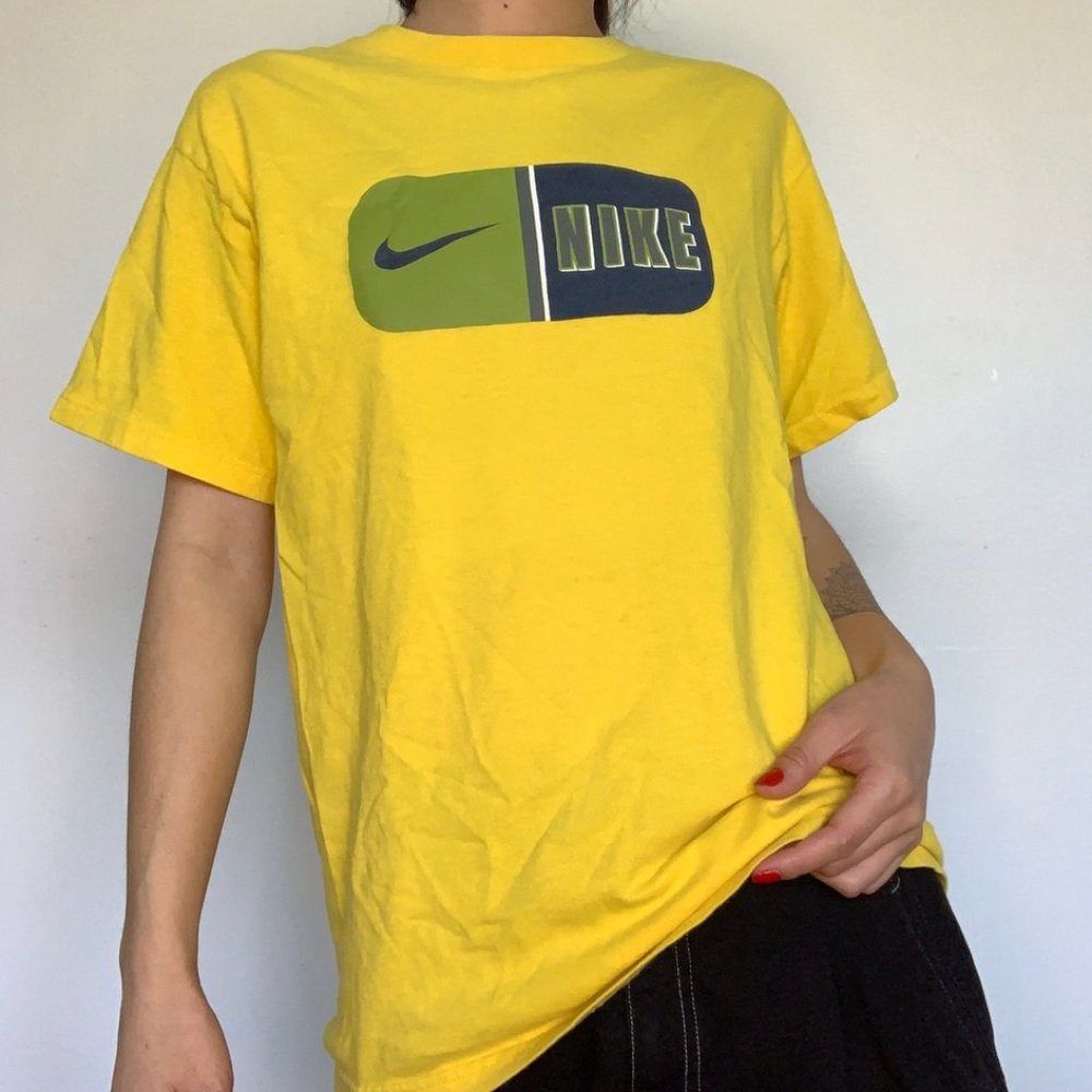 Vintage Yellow Nike Graphic T-shirt